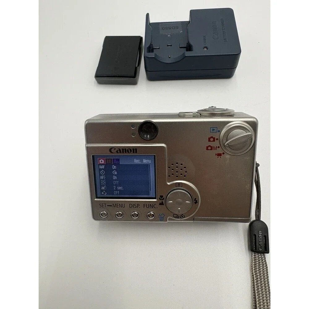 Canon PowerShot SD100 3.2 MP Digital ELPH Camera Powers On-No Memory Card